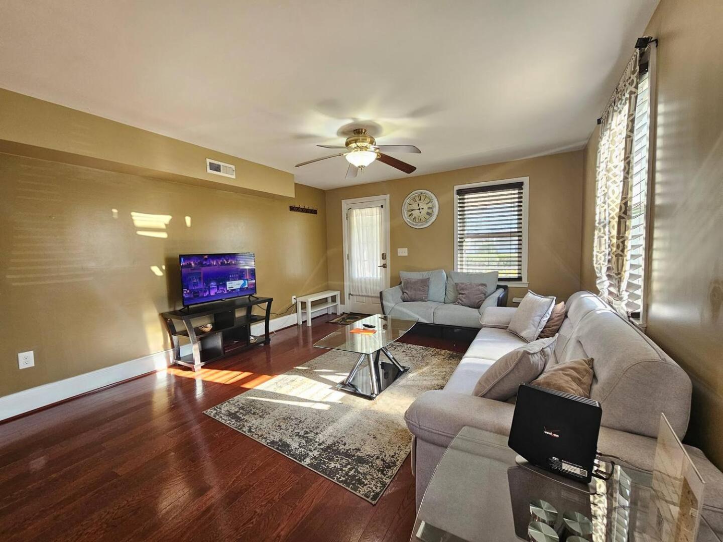 Two Story Queen Primary Towson ภายนอก รูปภาพ